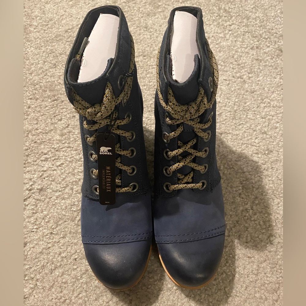 SOREL PDX Wedge Boots in Navy/Collegiate NWT
